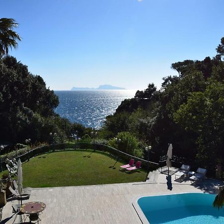 Holidays Naples Family - Pool In Front Of Capri Экстерьер фото