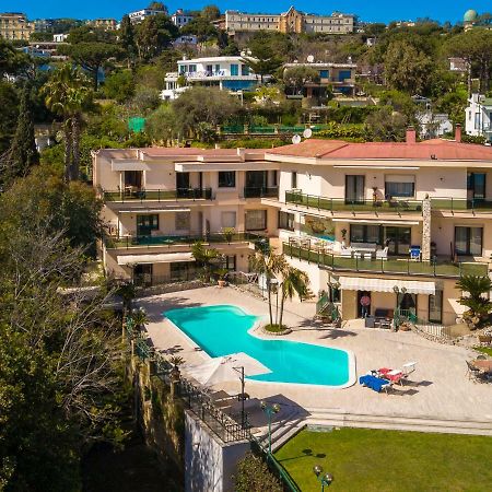 Holidays Naples Family - Pool In Front Of Capri Экстерьер фото