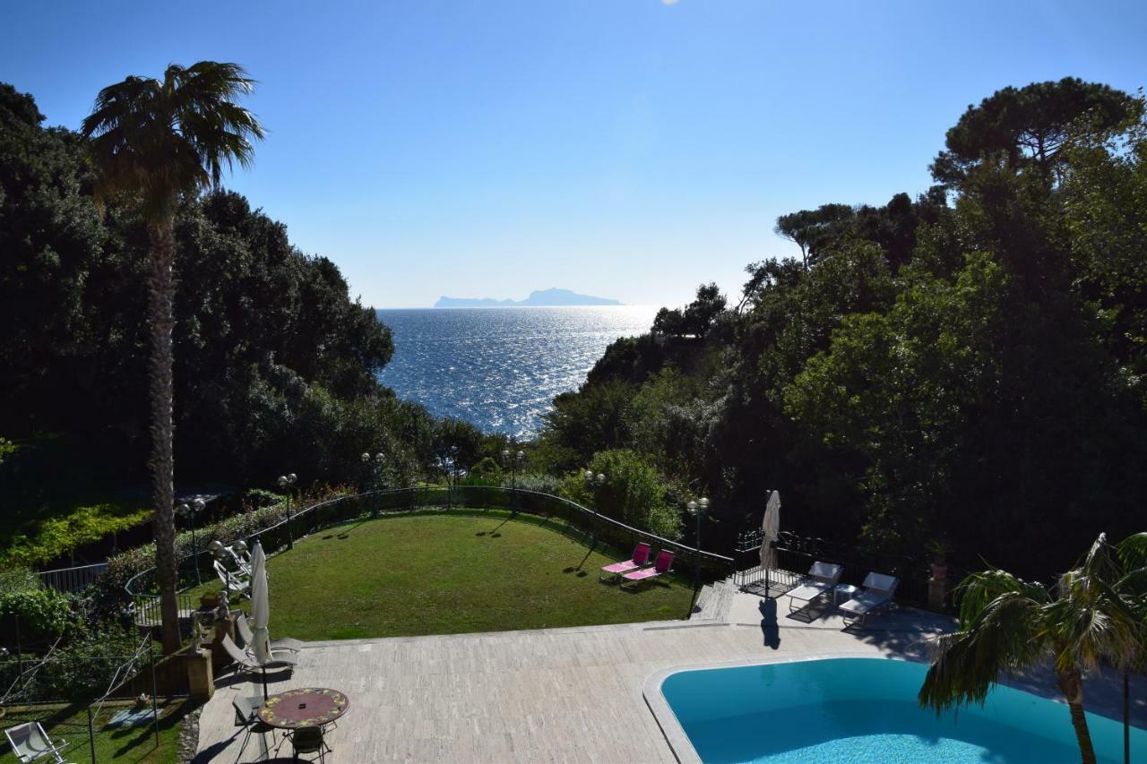 Holidays Naples Family - Pool In Front Of Capri Экстерьер фото