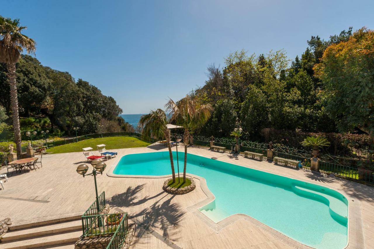 Holidays Naples Family - Pool In Front Of Capri Экстерьер фото