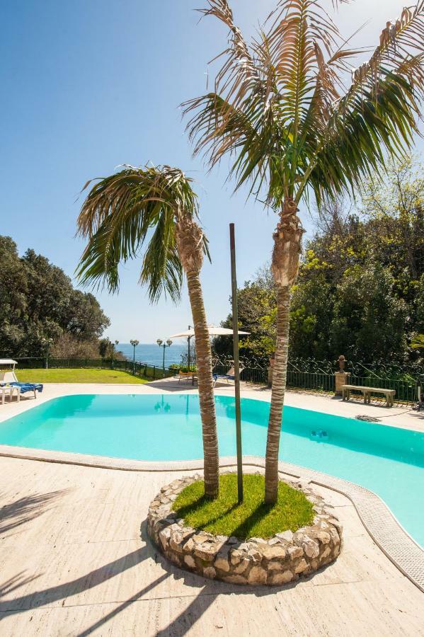 Holidays Naples Family - Pool In Front Of Capri Экстерьер фото