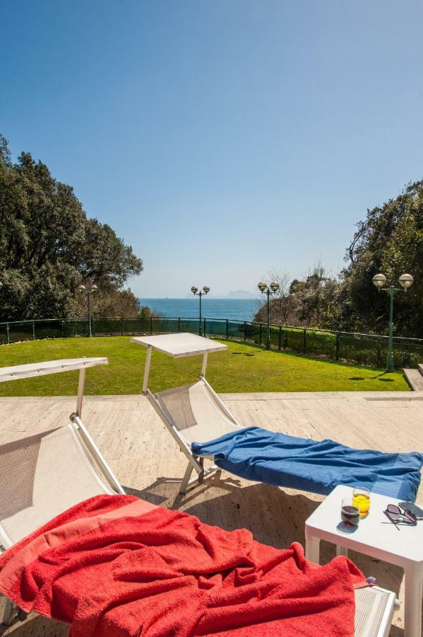 Holidays Naples Family - Pool In Front Of Capri Экстерьер фото