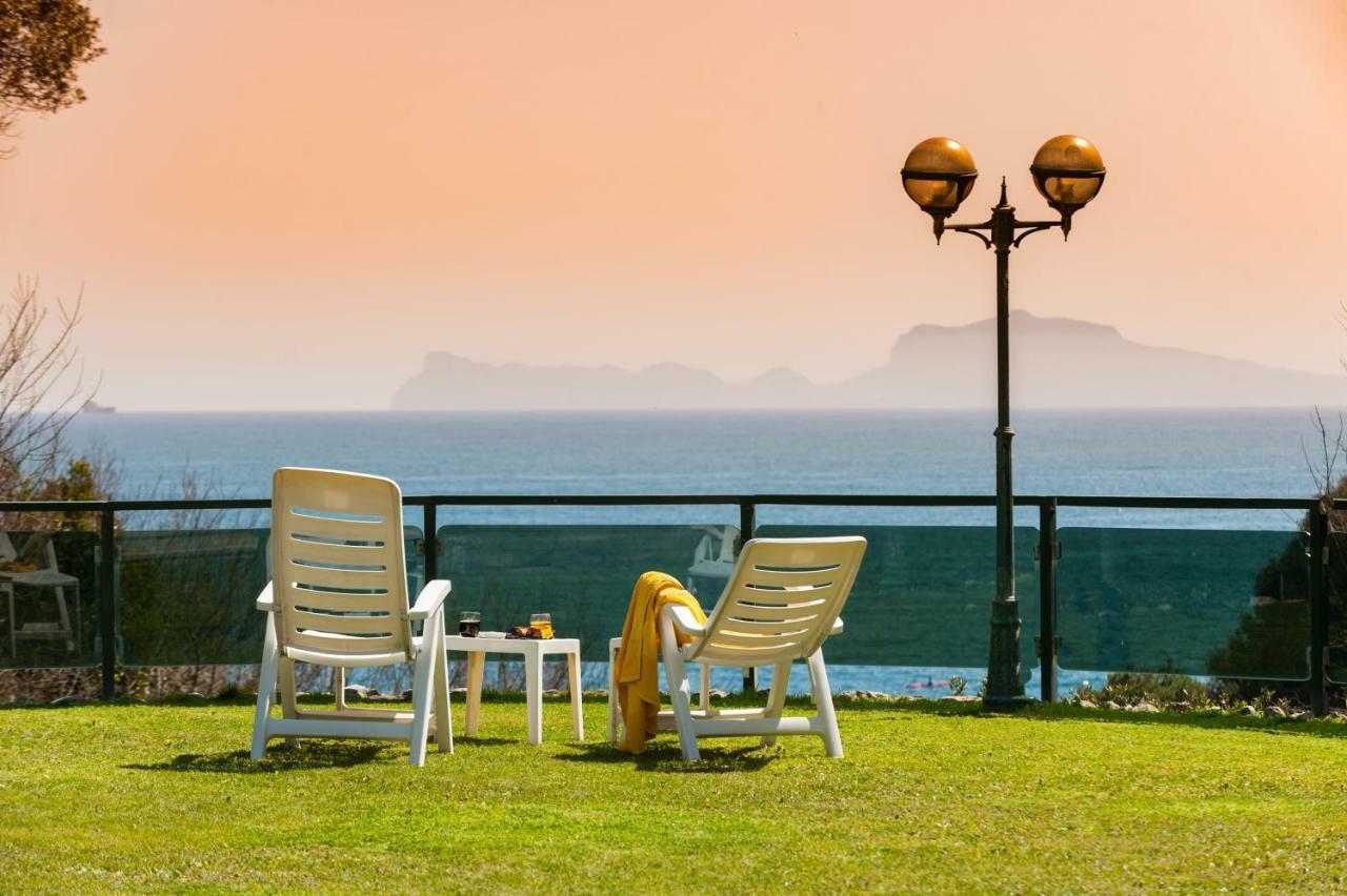 Holidays Naples Family - Pool In Front Of Capri Экстерьер фото