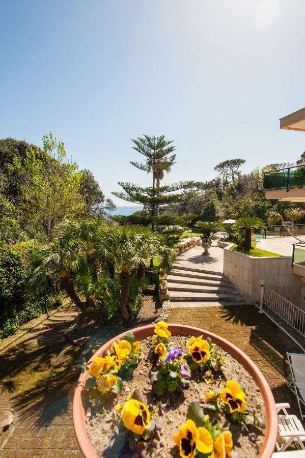 Holidays Naples Family - Pool In Front Of Capri Экстерьер фото