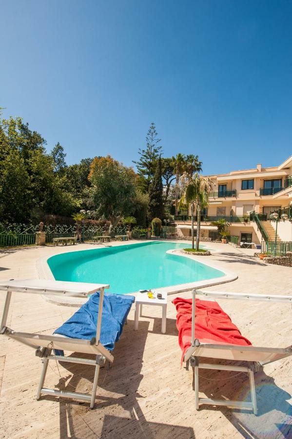 Holidays Naples Family - Pool In Front Of Capri Экстерьер фото