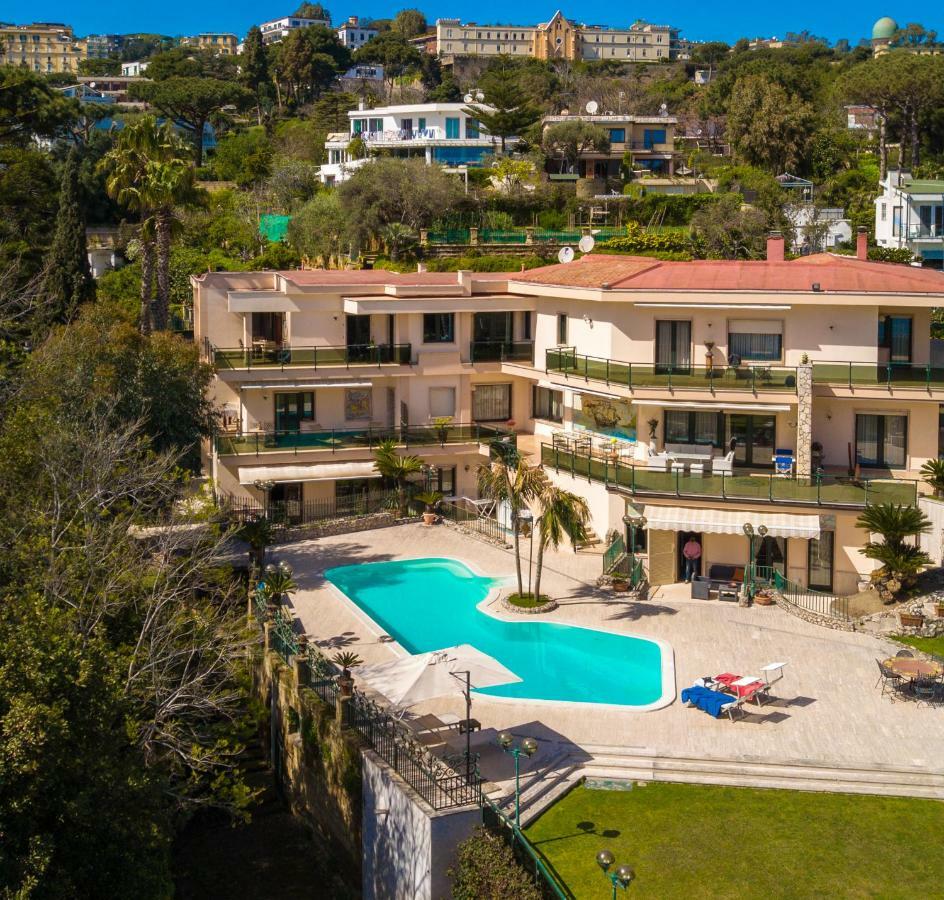 Holidays Naples Family - Pool In Front Of Capri Экстерьер фото